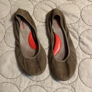 8.5 hush puppies chaste flat